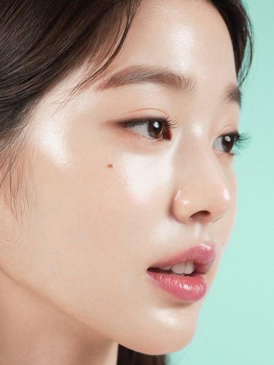 Discover the Magic of Korean Skincare / YouthGlaze™ Brightening Serum